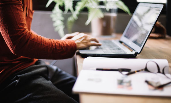 آموزشگاه کامپیوتر خط به خط،دوره فنی حرفه ای طراحی سایت،دوره طراحی سایت در مشهد،بهترین زبان‌های برنامه‌نویسی برای طراحی سایت در سال ۲۰۲۵